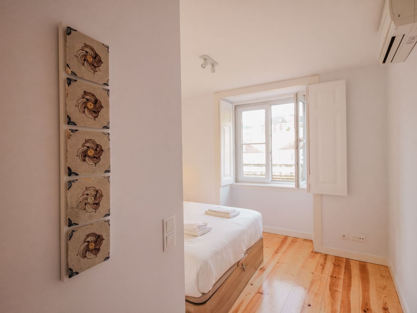 Joivy Elegant 2Br Apt Nearby Tram 28E Stop - Portas Sol Lisbon Exterior photo